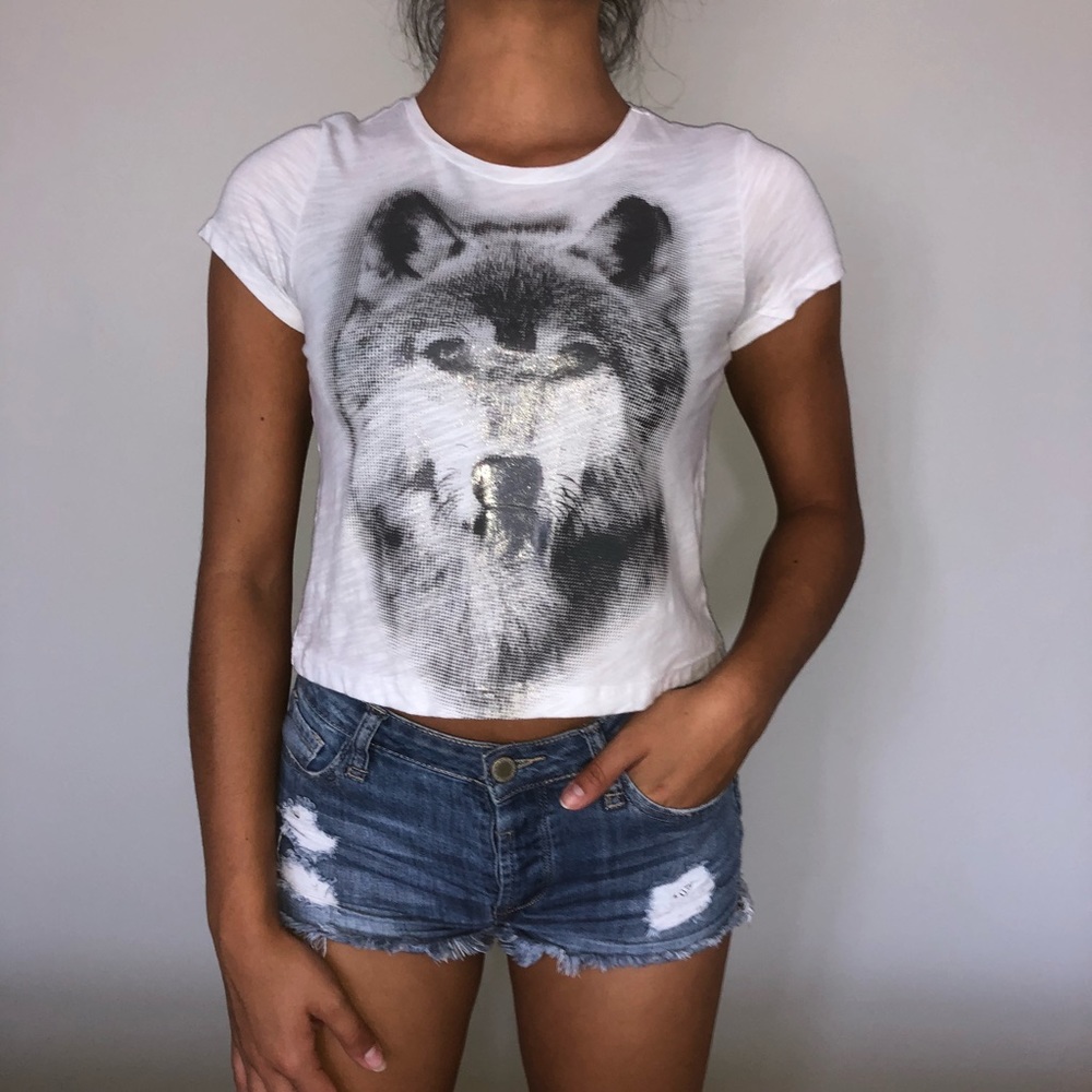 AEROPOSTALE — white crop with silver wolf